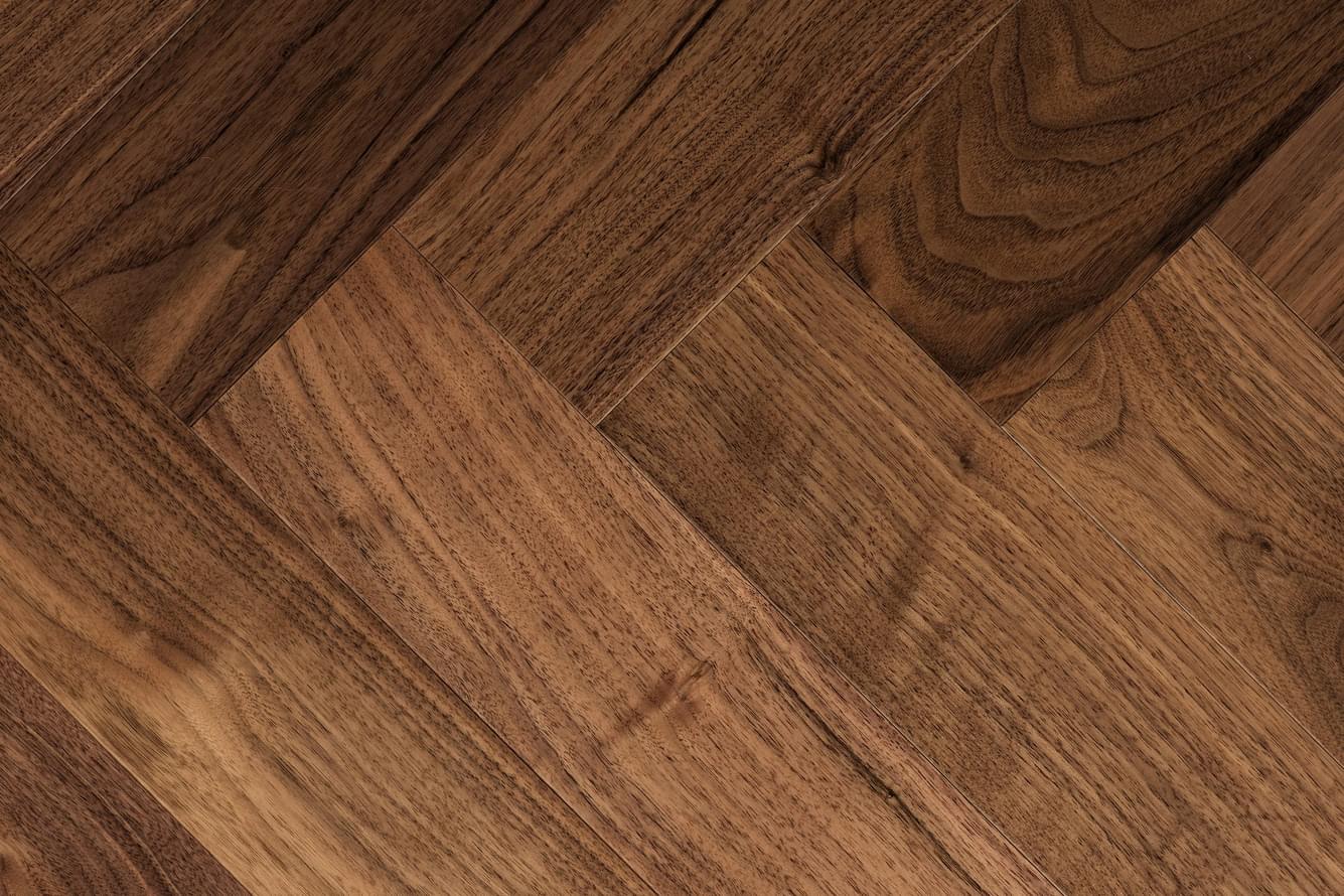 Паркетная доска Ablux Инженерная Ёлка Орех Американский Английская Елка 15 мм 9x60 см, поверхность лак