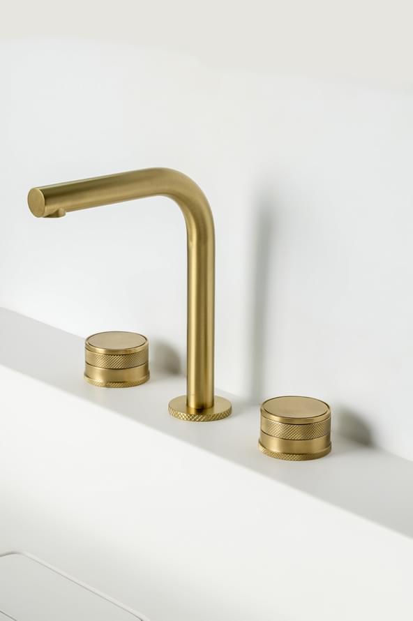 Плитка Boheme Prestige Смеситель PRESTIGE для раковины на 3 отверстия золото брашированное  поверхность брашированная
