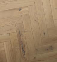 Паркетная доска Greenline Оптимум 901 Дуб Идеал Рустик Англ 10x52 см, поверхность матовый лак