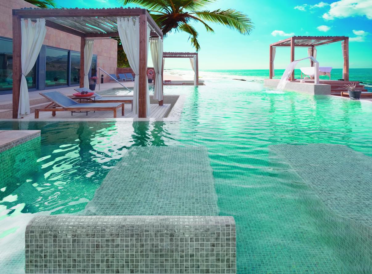 стекло фабрики Onix Mosaico коллекция Vanguard Pool