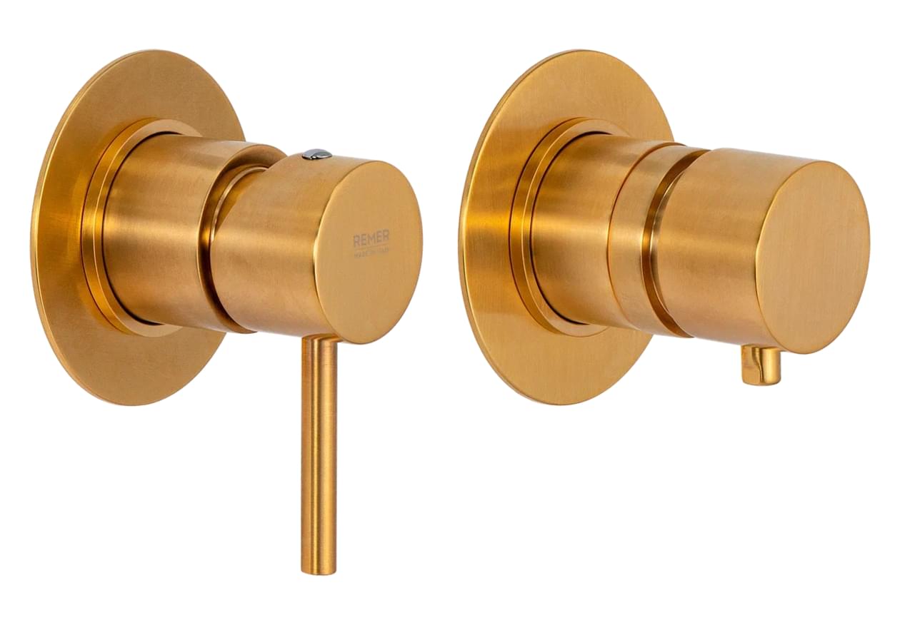 Плитка Remer X Style Смеситель встраиваемый для душа на 3 выхода X STYLE золото брашированное  поверхность брашированная