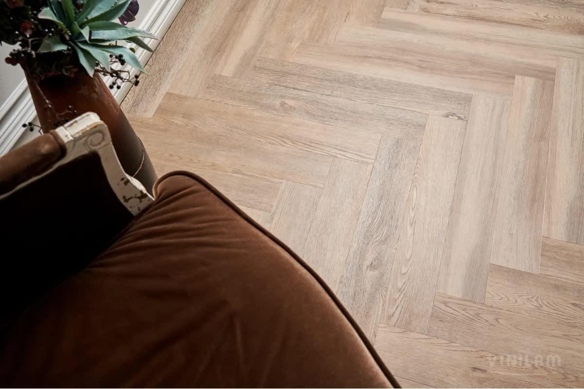 LVT фабрики Vinilam коллекция Parquet Herringbone Glue